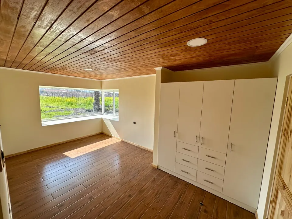 Habitación con cielo de madera en San Vicente de Tagua Tagua
