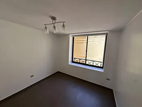 Habitación con piso gris en Viña del Mar