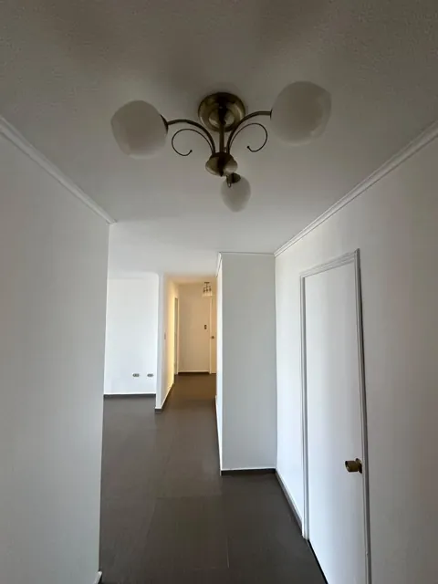 Pasillo y terminaciones de departamento en Viña del Mar